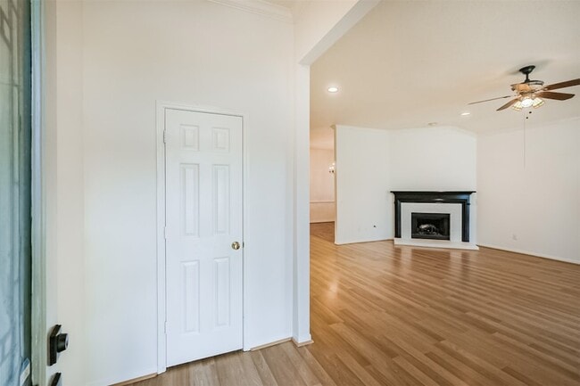 18422 Cobblestone Dr in Cypress, TX - Foto de edificio - Building Photo