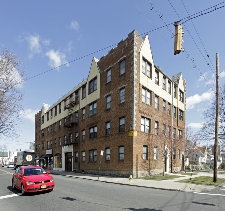 Elm Court in New Rochelle, NY - Foto de edificio