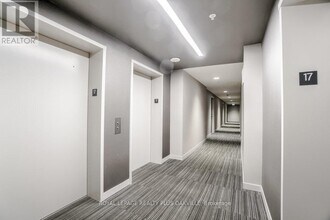 2087 Fairview St in Burlington, ON - Building Photo - Building Photo