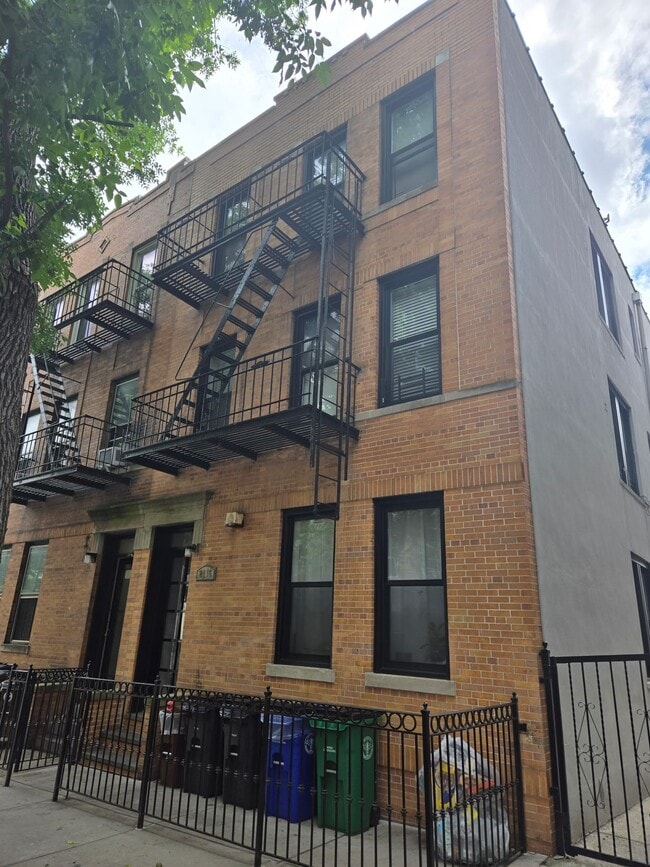 2415 41st St, Unit 1R in Astoria, NY - Building Photo - Building Photo
