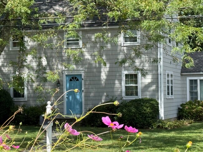 61 Richmond Hill Rd in New Canaan, CT - Building Photo - Building Photo
