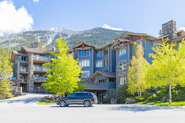 The Pinnacle in Canmore, AB - Building Photo - Building Photo