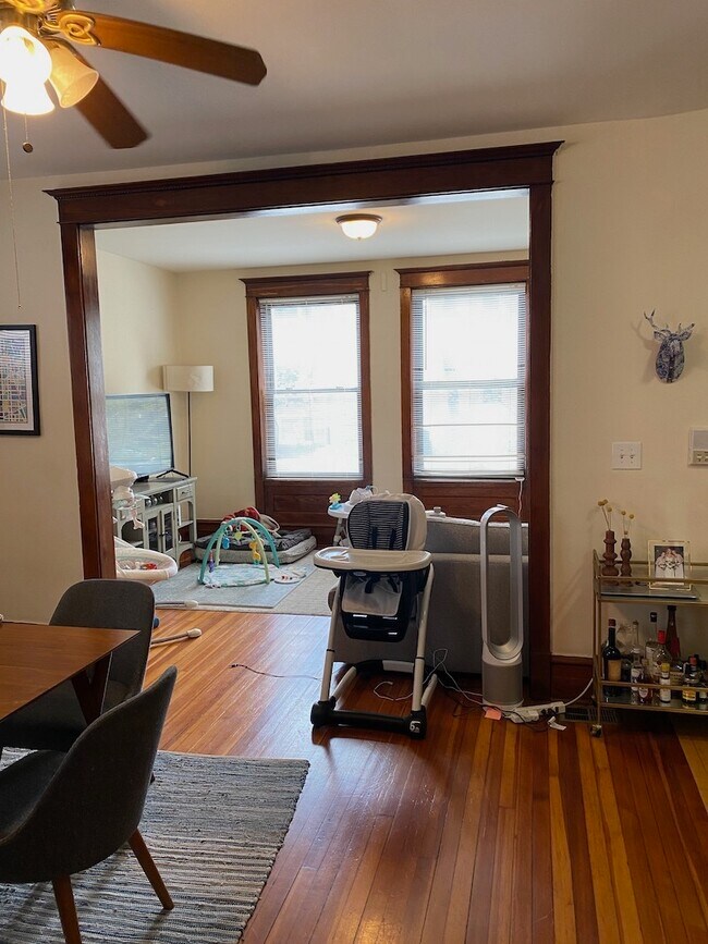 1356 W Barry Ave in Chicago, IL - Building Photo - Building Photo
