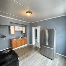 22 2nd St, Unit 1 in Lowell, MA - Foto de edificio - Building Photo