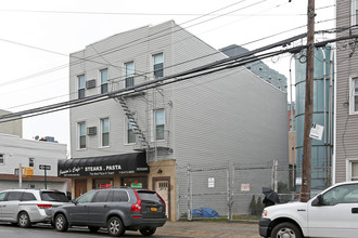 4618 Vernon Blvd in Long Island City, NY - Foto de edificio - Building Photo