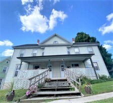 8 S Jefferson St in Carthage, NY - Building Photo