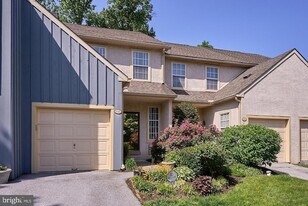 138 Whispering Oaks Dr in West Chester, PA - Building Photo