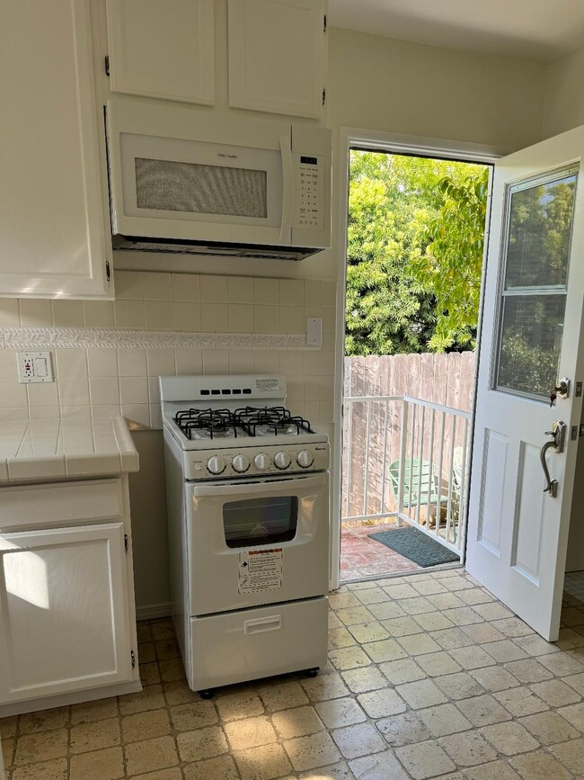 1254 Berkeley St in Santa Monica, CA - Building Photo - Building Photo