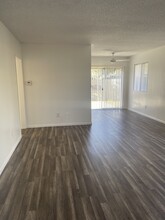 555 Greenbrier Dr, Unit 33 in Oceanside, CA - Foto de edificio - Building Photo