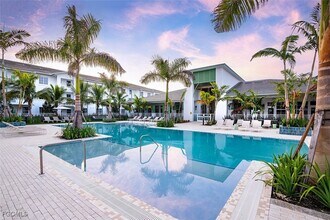 6026 Whitaker Rd in Naples, FL - Building Photo - Building Photo