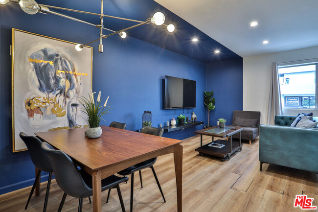 1540 N Bronson Ave in Los Angeles, CA - Building Photo - Building Photo