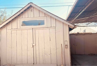 357 E Putnam Ave in Porterville, CA - Foto de edificio - Building Photo