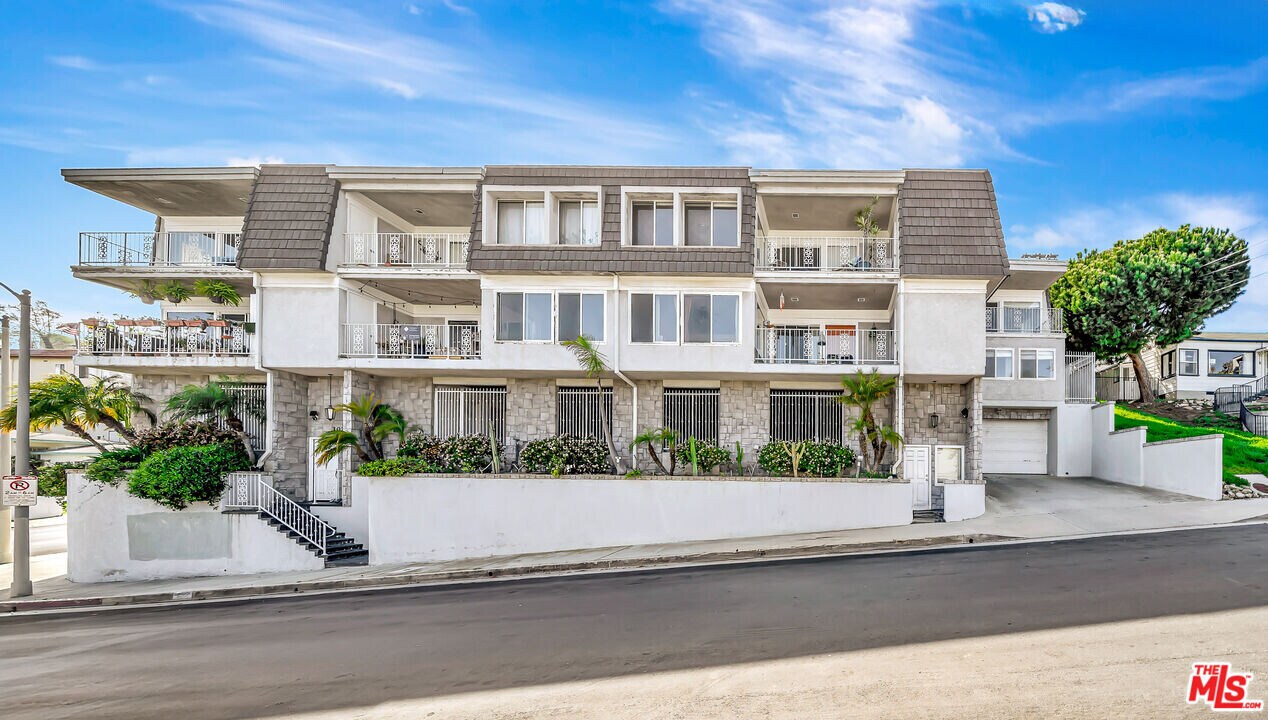 3027 S Peck Ave in Los Angeles, CA - Building Photo