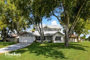 15 SE 12th Ave in Cape Coral, FL - Building Photo