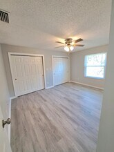 6405 Cooper Ln, Unit 4 in Jacksonville, FL - Foto de edificio - Building Photo