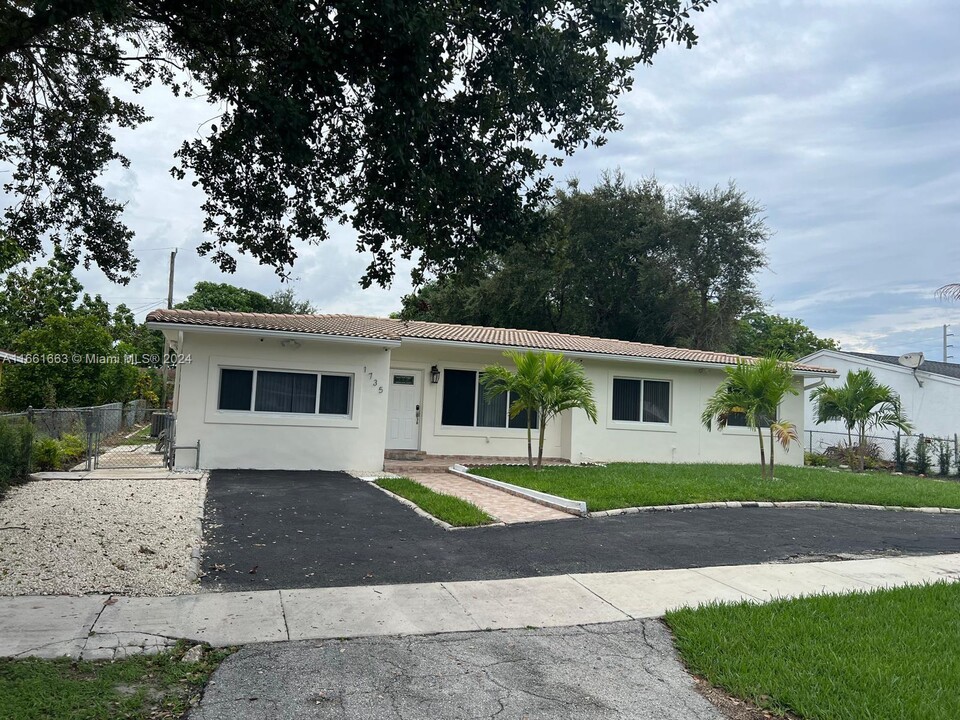 1735 NE 157th Ter in North Miami Beach, FL - Building Photo