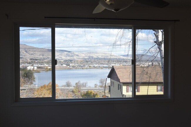 140 S Rogers St in Klamath Falls, OR - Building Photo - Building Photo