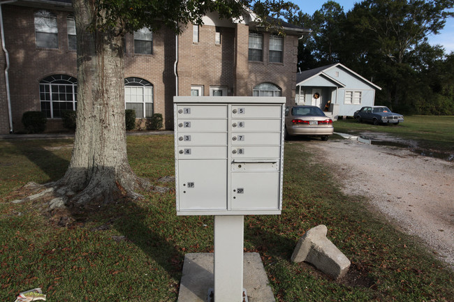 4160 W Bayou Ave in Moss Point, MS - Building Photo - Building Photo