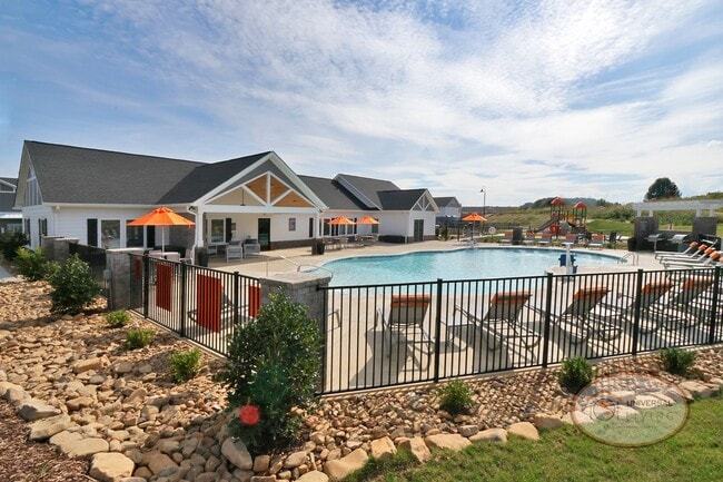 Universal at Mountain View in Johnson City, TN - Building Photo - Building Photo