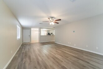 8019 W Pioneer St in Phoenix, AZ - Foto de edificio - Building Photo