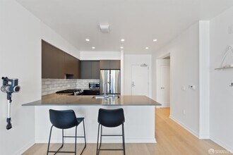 200 Linden Ave in South San Francisco, CA - Building Photo - Building Photo