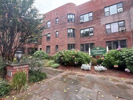 160 S Middle Neck Rd in Great Neck, NY - Building Photo