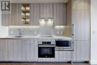 85-2585 McMahon Dr in Toronto, ON - Building Photo - Building Photo