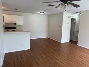 8703 Piney Point Dr in Austin, TX - Foto de edificio - Building Photo