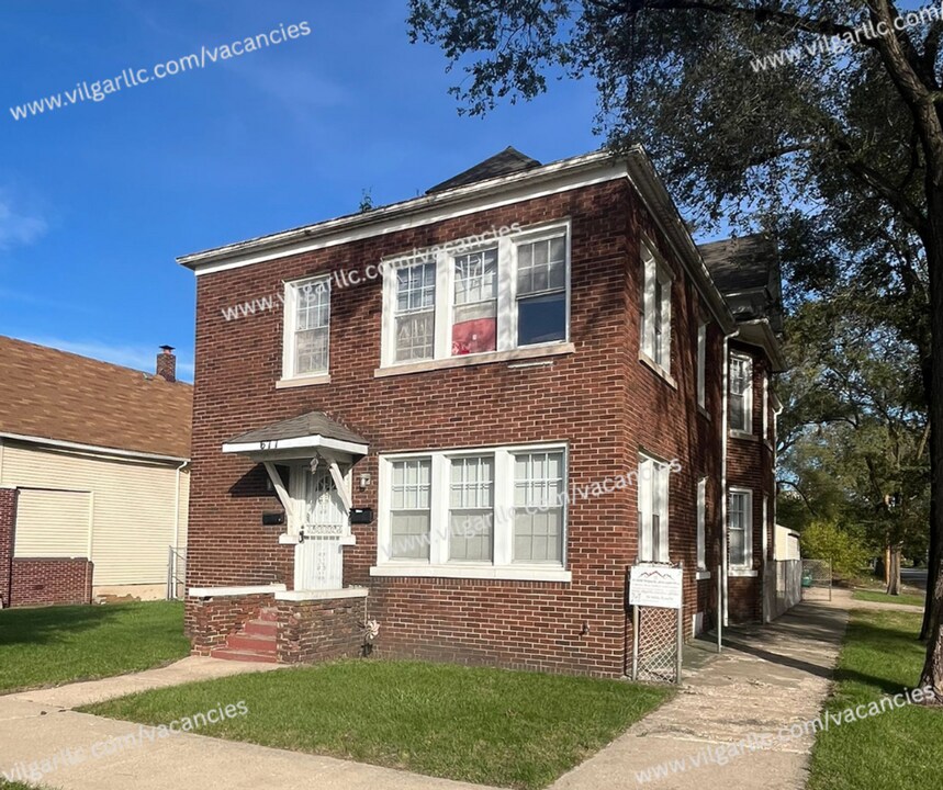 677 Tyler St in Gary, IN - Building Photo