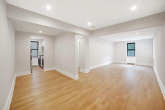 69 Bennett Ave in New York, NY - Building Photo - Building Photo