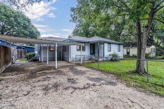 503 Carrell St in Tomball, TX - Building Photo - Building Photo