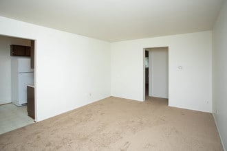 Rochester House Apartments in Royal Oak, MI - Building Photo - Interior Photo