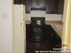 9347 Village Lance in San Antonio, TX - Foto de edificio - Building Photo