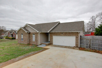 2383 Clarksville Rd in Trenton, KY - Building Photo - Building Photo