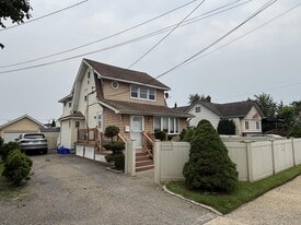 14 Nicholas Ave in East Rockaway, NY - Building Photo