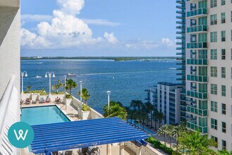 1200 Brickell Bay Dr in Miami, FL - Building Photo - Building Photo