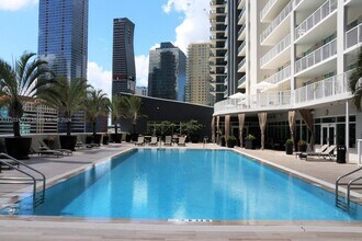 1250 S Miami Ave, Unit 1015 in Miami, FL - Building Photo - Building Photo