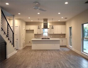 609 Elmwood Pl-Unit -B in Austin, TX - Building Photo - Building Photo