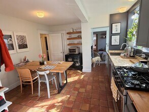 138 Larch Rd, Unit 1 in Cambridge, MA - Building Photo - Building Photo