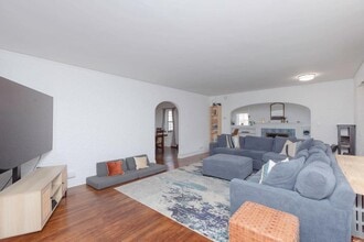 28 W Devonia Ave in Mount Vernon, NY - Building Photo - Building Photo
