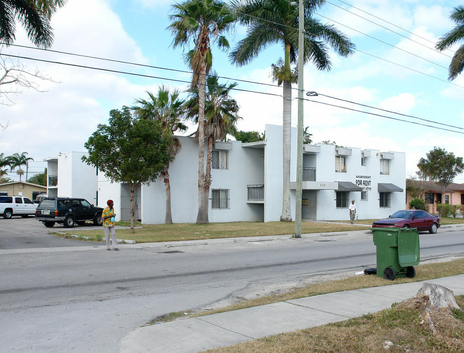 220 NW 2nd Ave in Homestead, FL - Building Photo