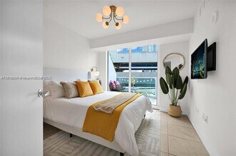 41 SE 5th St, Unit 517 in Miami, FL - Building Photo - Building Photo