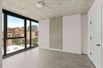 160 W Huron St in Chicago, IL - Building Photo - Building Photo