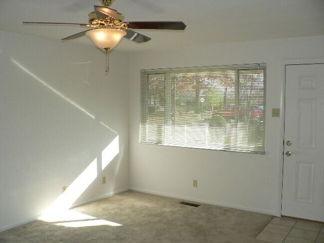 3779 Hickory House Ln in St. Louis, MO - Building Photo - Building Photo