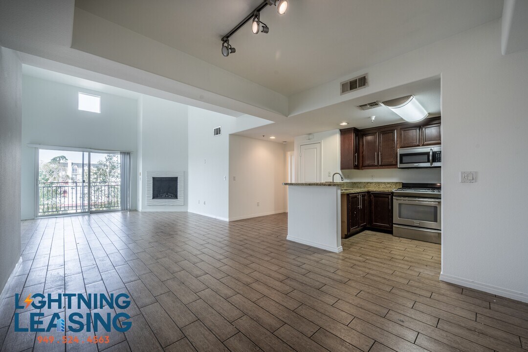 11925-11925 Kling St in Los Angeles, CA - Building Photo