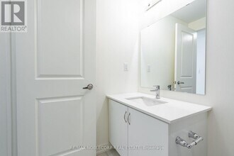 58 Elizabeth St S in Richmond Hill, ON - Building Photo - Building Photo