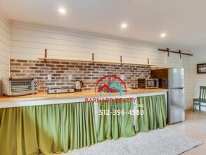 1128 Hopkins St-Unit -Unit B in San Marcos, TX - Building Photo - Building Photo