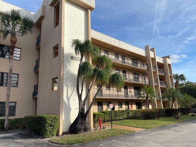 property at 4760 Lucerne Lakes Blvd