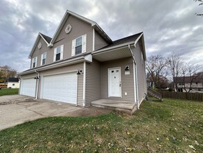 1170 S Atrium Ct in De Pere, WI - Building Photo - Building Photo