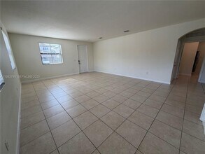 3501 W 92nd Pl in Hialeah, FL - Building Photo - Building Photo